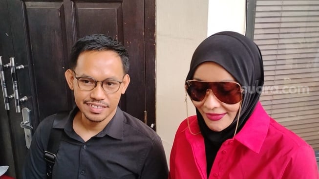 Samira Farahnaz atau Doktif atau Dokter Detektif saat menghadiri sidang pembacaan dakwaan Nikita Mirzani di Pengadilan Negeri Jakarta Selatan, Selasa, 24 Juni 2025. [Suara.com/Adiyoga Priyambodo]