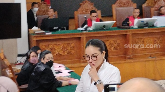 Nikita Mirzani Protes Isi Dakwaan Jaksa Soal Pemerasan ke Reza Gladys: Fiktif!