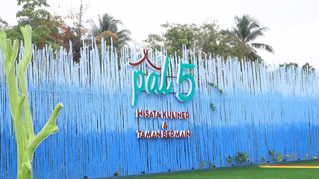 Wisata Kuliner & Taman Bermain Pal 5. (Ist)