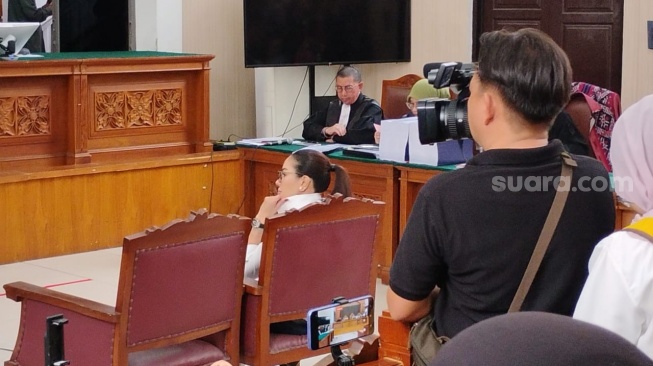 Potret persidangan Nikita Mirzani atas kasus pemerasan ke Reza Gladys di Pengadilan Negeri Jakarta Selatan, Selasa, 24 Juni 2025. [Suara.com/Adiyoga Priyambodo]
