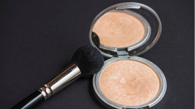 Rekomendasi Merek Bedak untuk Kulit Sawo Matang, Jangan Salah Pilih Shade