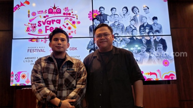 Niko Al Hakim alias Okin dan Lutfi Dipa (Koordinator Svara Fest) ditemui di Setiabudi, Jakarta Pusat pada Senin, 23 Juni 2025. [Suara.com/Rena Pangesti]