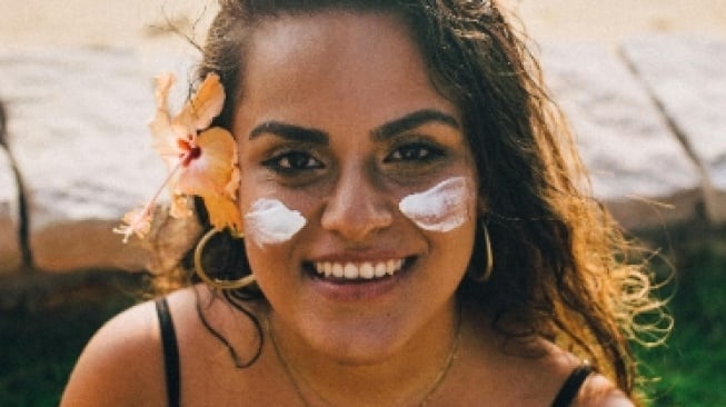 7 Rekomendasi Sunscreen Lokal Anti-Aging untuk usia 40 Tahun ke Atas