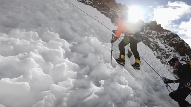 Gunung K2 [Youtube/Eddie Bauer]