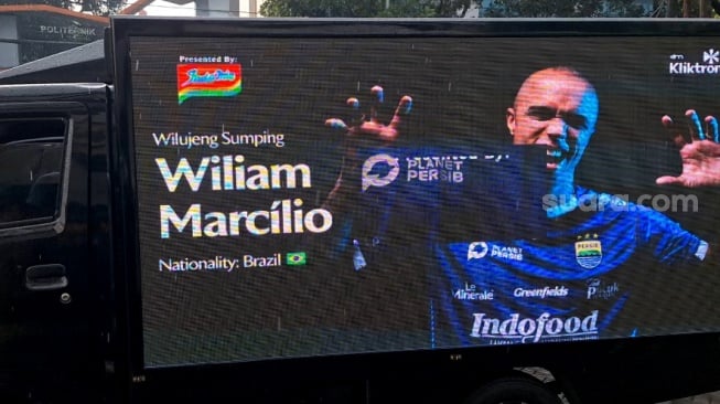 Sah Gabung ke Persib, William Marcilio Diarak Keliling Kota Bandung [Suara.com/Rahman]