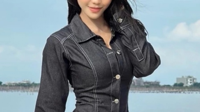 5 Ide OOTD Kemeja Wispie dan Celana Cutbray yang Bikin Kamu Jadi Pusat Perhatian