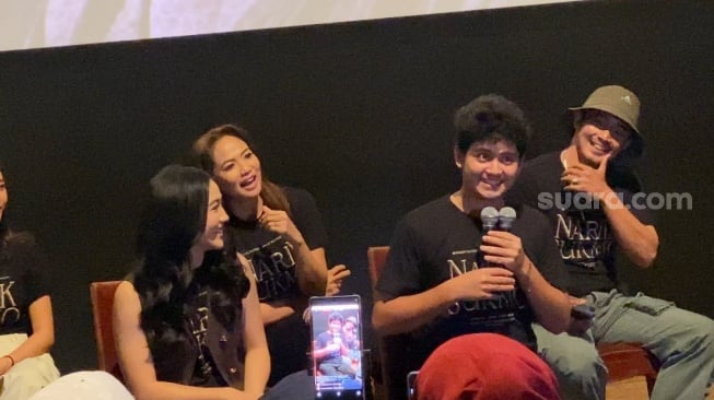 Aliando Syarief dan Febby Rastanty dalam konferensi pers film Narik Sukmo yang digelar di kawasan Kuningan, Jakarta Selatan pada Selasa, 24 Juni 2025. [Suara.com/Tiara Rosana