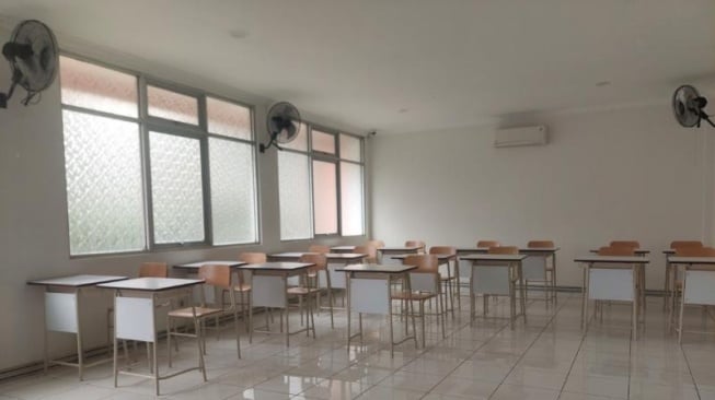 Ruang Kelas Sekolah Rakyat akan dipergunakan dalam kegiatan belajar mengajar yang dilakukan dalam sekolah tersebut. [Suara.com/Lilis]