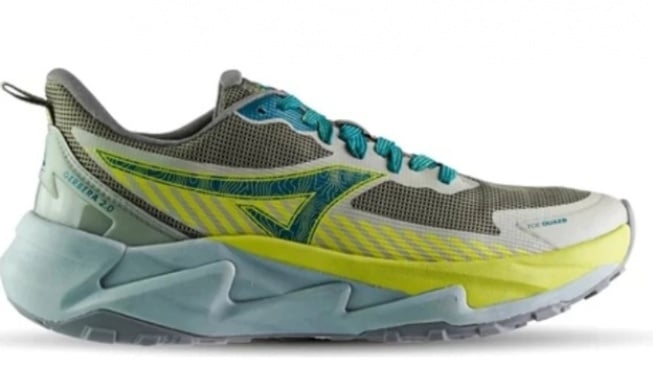 Sepatu model trail shoes yang cocok untuk naik gunung. (Instagram)