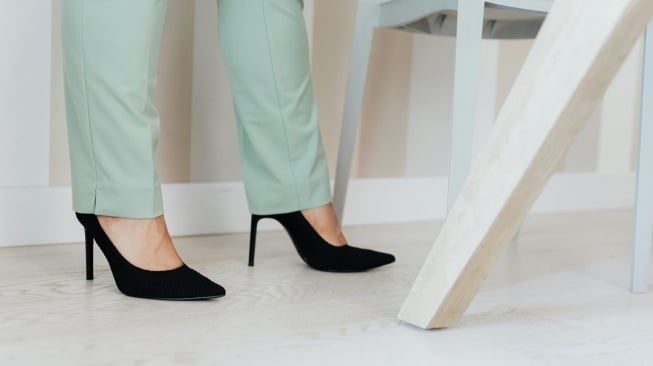3 Model Sepatu yang Sebaiknya Dihindari Menurut Dokter Kaki, Bisa Bikin Cedera!