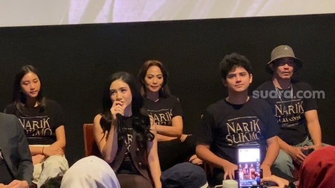 Aliando Syarief dan Febby Rastanty dalam konferensi pers film Narik Sukmo yang digelar di kawasan Kuningan, Jakarta Selatan pada Selasa, 24 Juni 2025. [Suara.com/Tiara Rosana