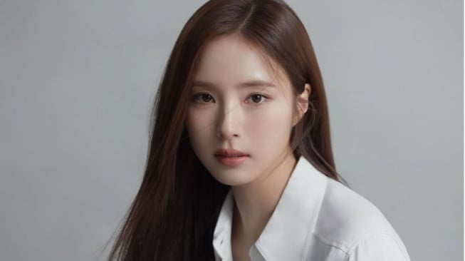 Nyaman dan Fashionable, Ini 4 Look Kasual Shin Se Kyung yang Bisa Kamu Tiru