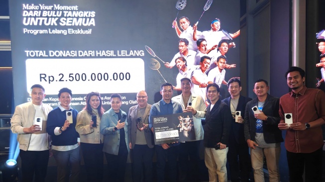 Tiga unit OPPO Find N5 Edisi Spesial berhasil dilelang dengan total nilai mencapai Rp2,5 miliar (Dok: OPPO Indonesia)