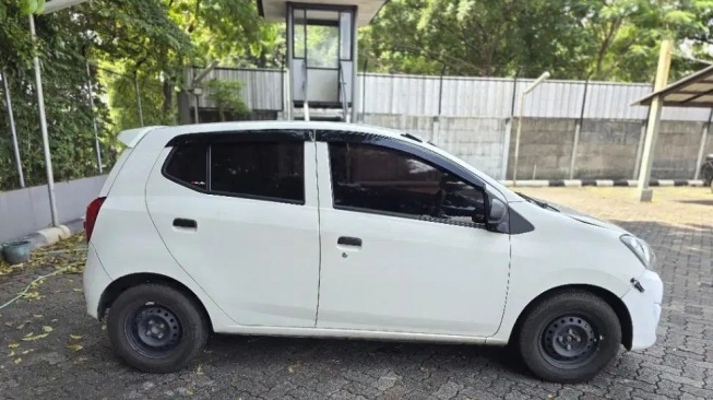 Daihatsu Ayla (2017). (OLX)