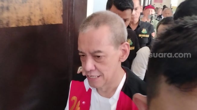 Potret Fariz RM memakai rompi tahanan dalam sidang lanjutan kasus narkotika yang menjeratnya di Pengadilan Negeri Jakarta Selatan, Kamis, 26 Juni 2025. [Suara.com/Adiyoga Priyambodo]