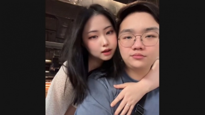 Suami Msbreewc yang Lagi Viral Ngonten bareng Ello MG (TikTok/@ins_msbreewc.vip)