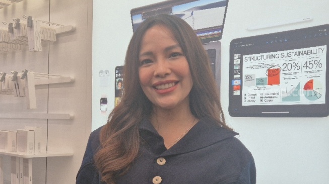 Farah Fausa Winarsih, Kepala Pemasaran Apple, PT MAP Zona Perkasa saat pembukaan APP baru di Jakarta, Kamis (26/6/2025). [Suara.com/Dythia] 