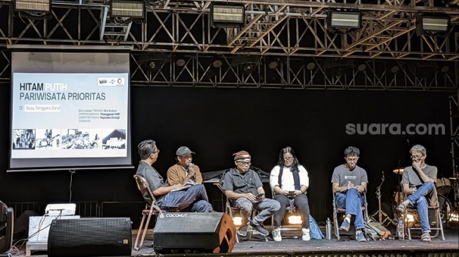 Sarasehan Nasional bertajuk “Pariwisata Berbasis Identitas dan Budaya Lokal” di Taman Lumbini, kompleks Candi Borobudur Selasa (24/6/2025). [Suara.com/Angga Haksoro]