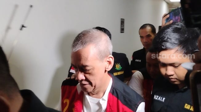 Potret Fariz RM memakai rompi tahanan dalam sidang lanjutan kasus narkotika yang menjeratnya di Pengadilan Negeri Jakarta Selatan, Kamis, 26 Juni 2025. [Suara.com/Adiyoga Priyambodo]