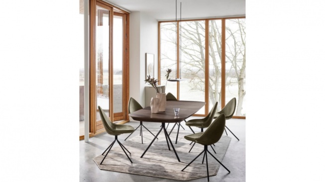 Rumah skandinavia minimalis pencahayaan alami (archdaily.com)