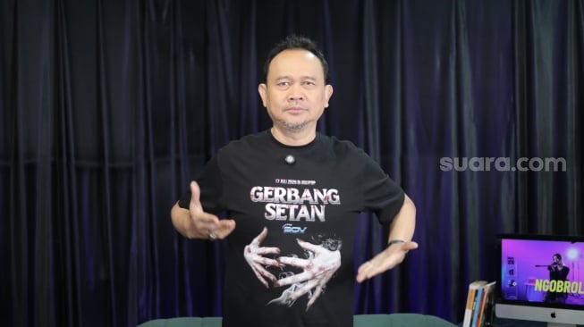 Pemain film Gerbang Setan, Cak Lontong saat hadir ke kantor Suara.com kawasan Kuningan, Jakarta Selatan pada Kamis, 26 Juni 2025 [Suara.com/Ramadhani Adi Nugroho]