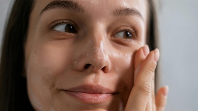 5 Rekomendasi Tinted Moisturizer Terbaik, Alternatif Foundation Bikin Wajah Flawless