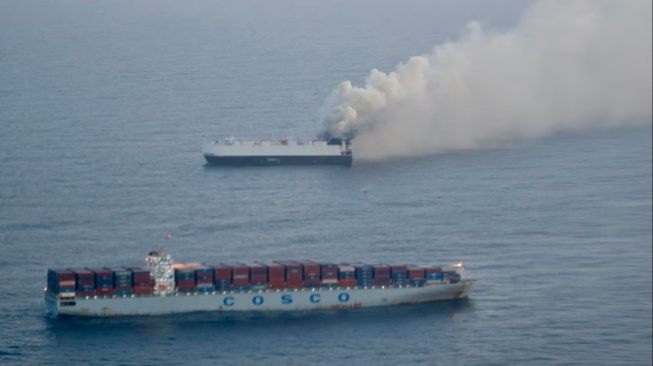 Morning Midas, kapal yang pembawa mobil listrik China terbakar di laut dekat Alaska, Amerika Serikat pada awal Juni 2025, akhirnya tenggelam pada 23 Juni kemarin. Mobil buatan Chery dan GWM ada dalam daftar muatannya. [Dok Penjaga Pantai AS]