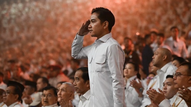 Gibran Janjikan 19 Juta Lapangan Kerja, Menteri Karding Malah Imbau Warga Cari di Luar Negeri