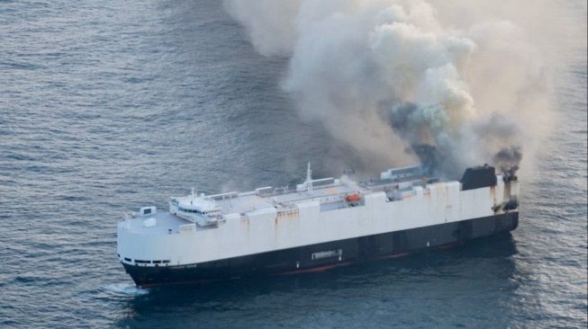 Kapal Pembawa Mobil Listrik China yang Terbakar Akhirnya Tenggelam, Nama Chery dan GWM Disebut-sebut