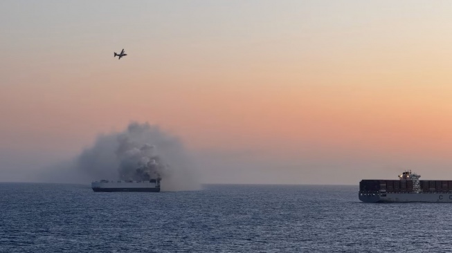 Morning Midas, kapal yang pembawa mobil listrik China terbakar di laut dekat Alaska, Amerika Serikat pada awal Juni 2025, akhirnya tenggelam pada 23 Juni kemarin. Mobil buatan Chery dan GWM ada dalam daftar muatannya. [Dok Penjaga Pantai AS]