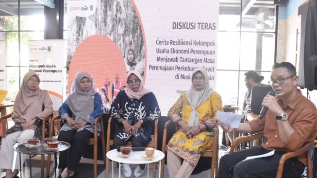 diskusi teras pemberdayaan perempuan sawit di Musi Banyuasin