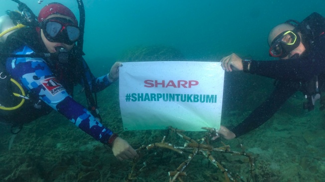 Sharp Indonesia melakukan pemulihan terumbuh karang, di Pulau Tunda, Serang, Banten. [Sharp Indonesia]  