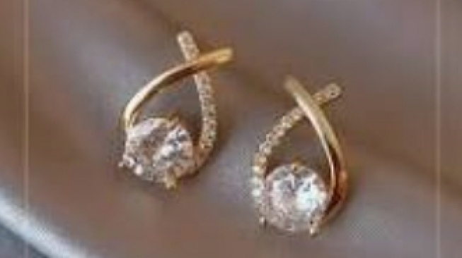 Anting Stud Minimalis