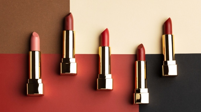 7 Rekomendasi Warna Lipstik untuk Kulit Sawo Matang agar Tidak Terlihat Pucat