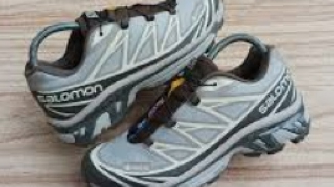 sepatu Salomon