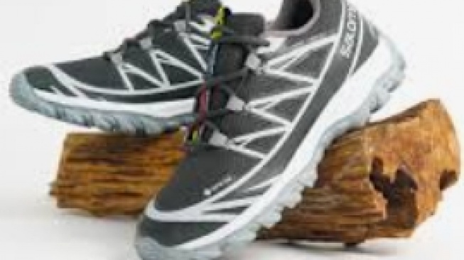 sepatu Salomon
