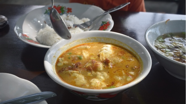 Soto Adjib Jambi: Kuliner Lezat Plus Mini Zoo, Liburan Jadi Lengkap!