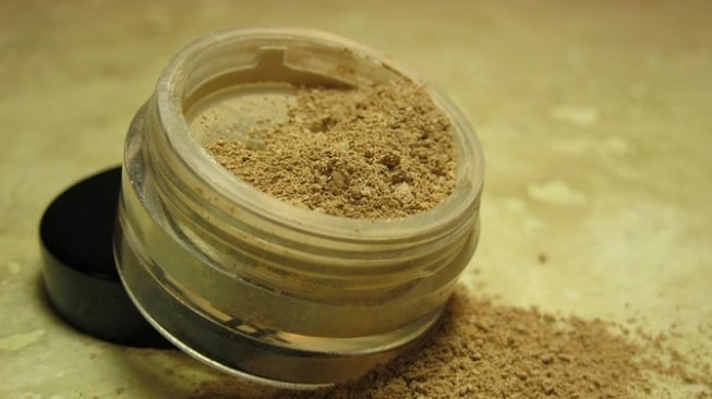 Bye-Bye Kilap! 5 Bedak Loose Powder Terbaik untuk Makeup Tahan Lama Seharian