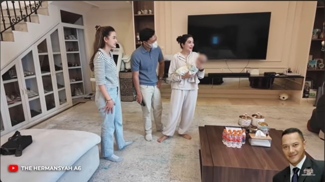 Ashanty puji wajah anak Aaliyah Massaid dan Thariq Halilintar mirip Adjie Massaid (Youtube/The Hermansyah A6)