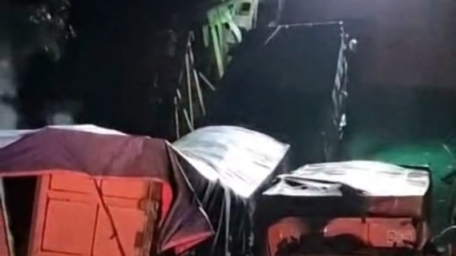 Jembatan Lahat-Muaraenim Ambruk Tengah Malam, Jalur Lintas Sumatera Lumpuh