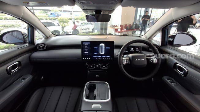 Interior AION UT, mobil listrik terbaru AION Indonesia yang mulai dipamerkan di Indonesia pada Senin (30/6/2025). [Suara.com/Michele Alessandra]