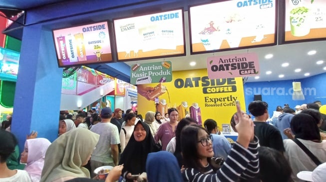 Deretan Booth Bagi-Bagi Gratisan di Jakarta Fair 2025, dari Kopi sampai Emas Batangan. [Suara.com/Tiara Rosana]