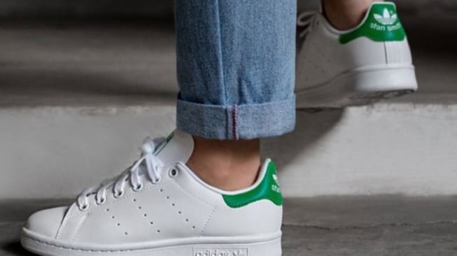 Jalan Santai Pakai Sepatu Apa? Ini 5 Model Paling Nyaman dan Stylish