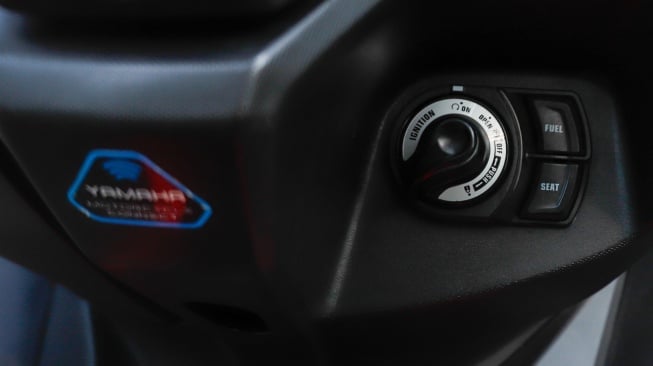Yamaha Aerox CyberCity sudah mendapatkan smart key system, penggunaan lampu LED depan-belakang, dan ABS (Anti-lock Braking System). (Foto: SUARA.com/Alfian Winanto)