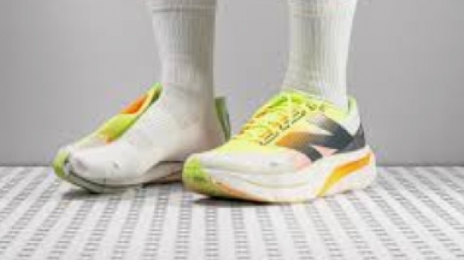 New Balance FuelCell SuperComp Elite v4