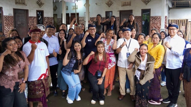 Wamen BUMN Kartika Wirjoatmodjo Kunjungi Nasabah PNM Mekaar di Desa Ulian, Kintamani, Bali
