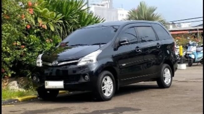 Daihatsu Xenia R Deluxe 2013 [OLX]