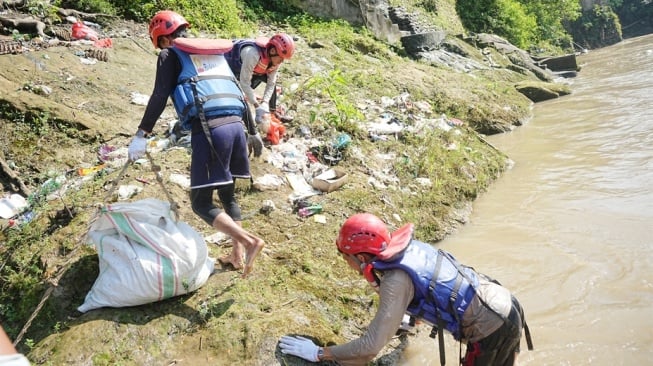 Bukit Asam Gelar Susur Sungai