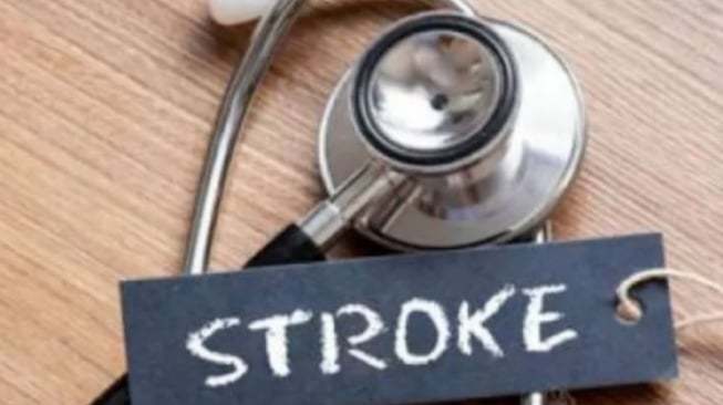 Daftar 6 Kebiasaan Buruk Setelah Jam 5 Sore Pemicu Stroke, Hentikan Segera!
