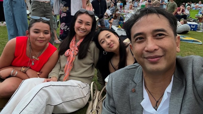 Piyu hadiri wisuda SMA anak pertama bersama mantan istrinya, Flo (Instagram)